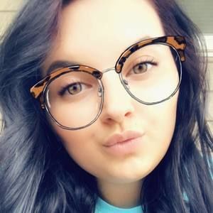 Meet your Posher, Alexis